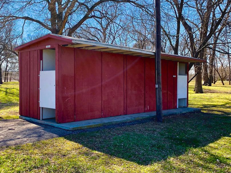 Poncacityok acrage-012 - his and hers restrooms
