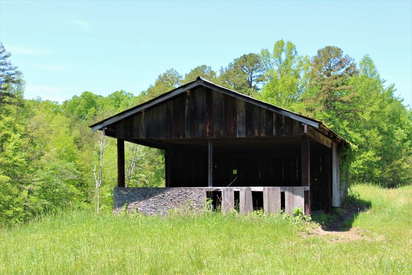 018 small shed, perfect for gathering and telling those big tales after a day in the field