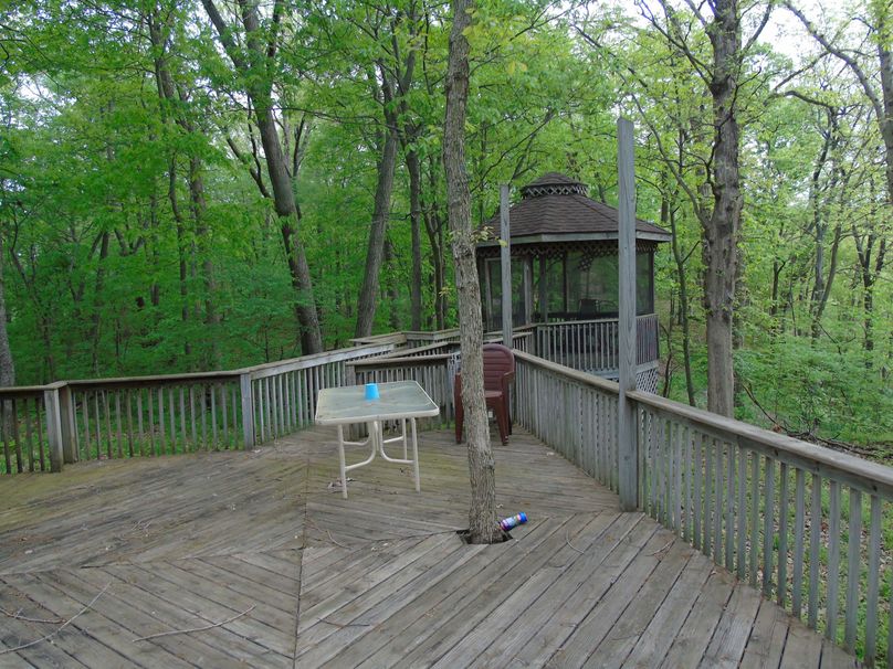 Porch and gazebo cabin 1
