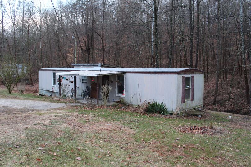 006 small mobile home located at south boundary