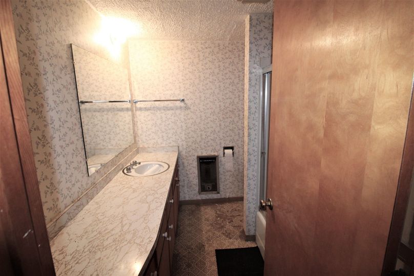 024 main bathroom on 1st floor