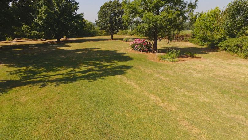 033 - large back yard