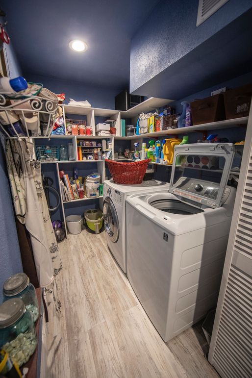 31 house f laundry room 2