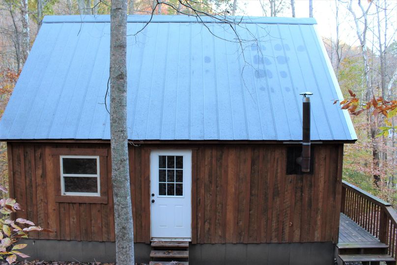 009 side view of the cabin facing the east (up hill side)