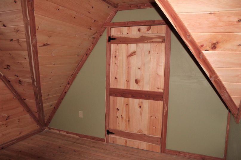019 entry way leading into bedroom 1 upstairs