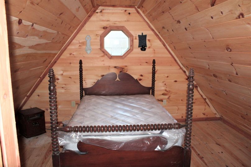 020 bedroom 1 in the upstairs 