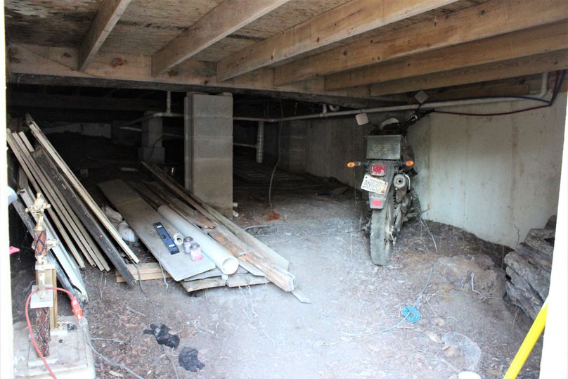024 the crawlspace under the cabin, well built and well insulated