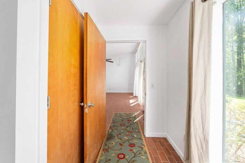15-19-web-or-mls-279 Poplar Rd interior-2