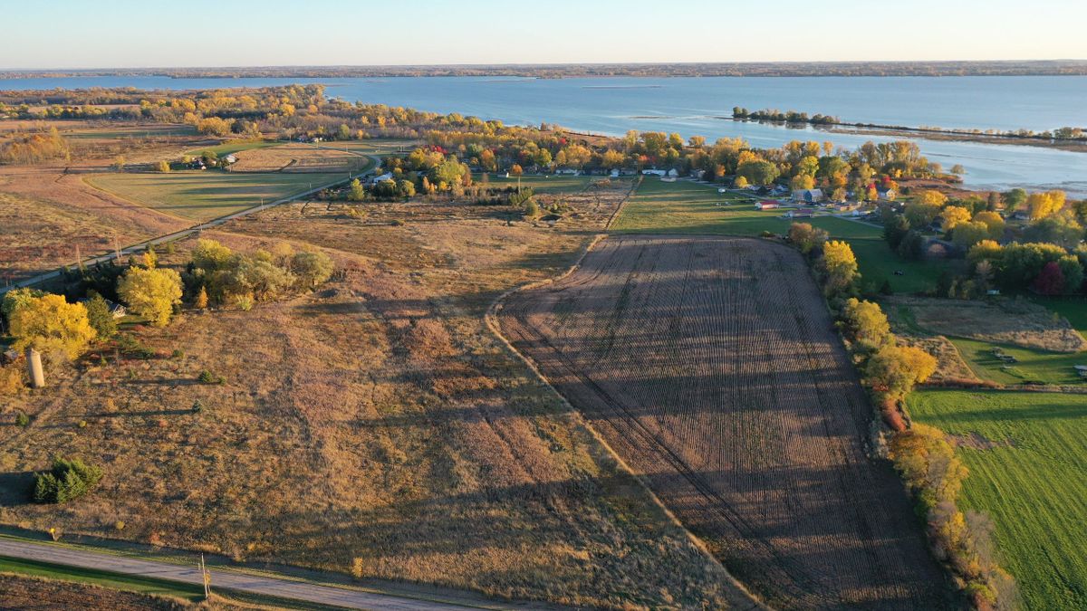 Buildable Country Acreage Close to The Fox River Valley Whitetail