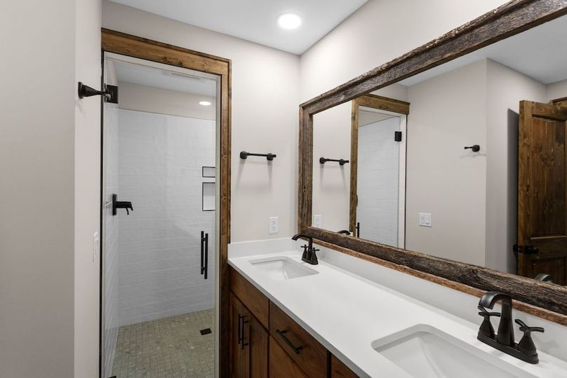 20-web-or-mls-6390 Golf Club Drvie-31