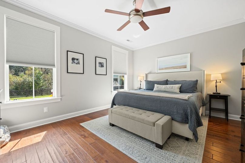 24-web-or-mls-Barclay Media Co_-13