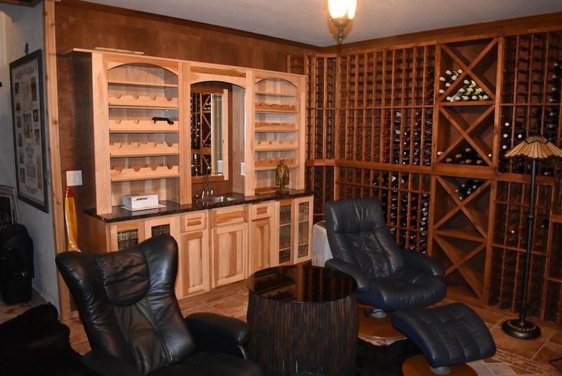 22 guest home wine cellar(1)