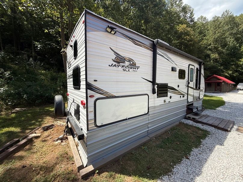 040 side view of the RV