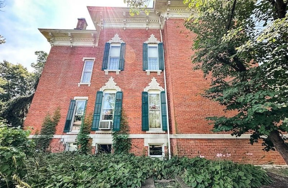 StenceRealty_25_515-N-8th-Street-Marshall-IL_5