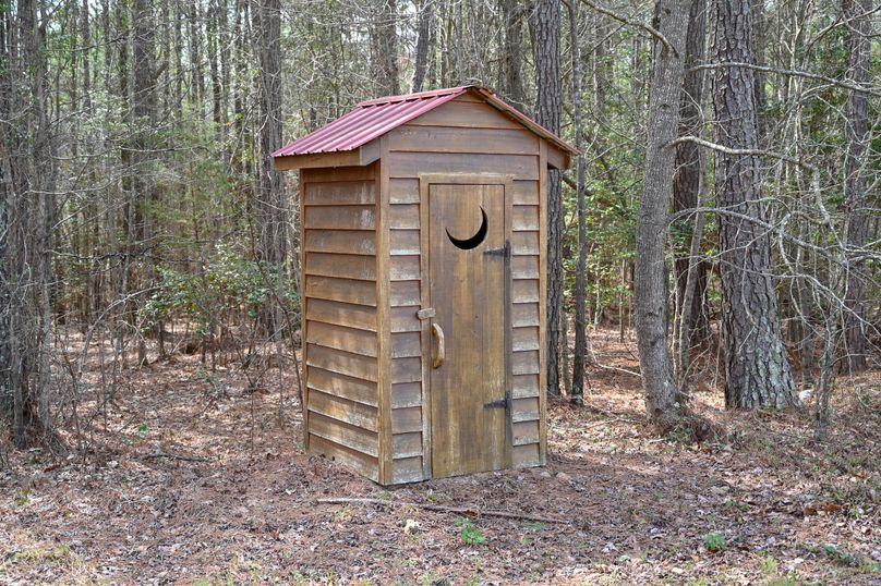 Dd-outhouse-2