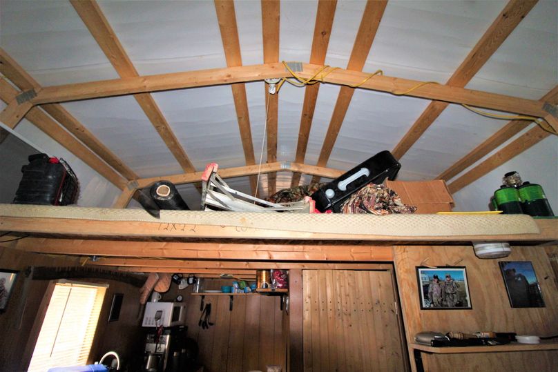 066 overhead storage area above kitchen area