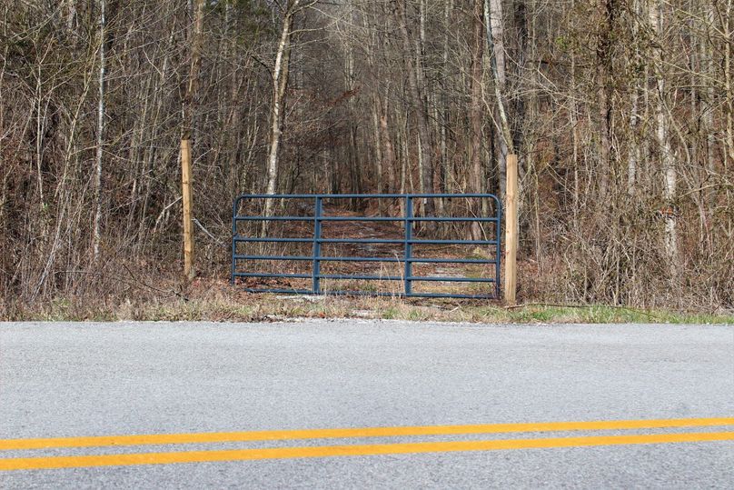 008 front entrance gate from ky hwy 1094