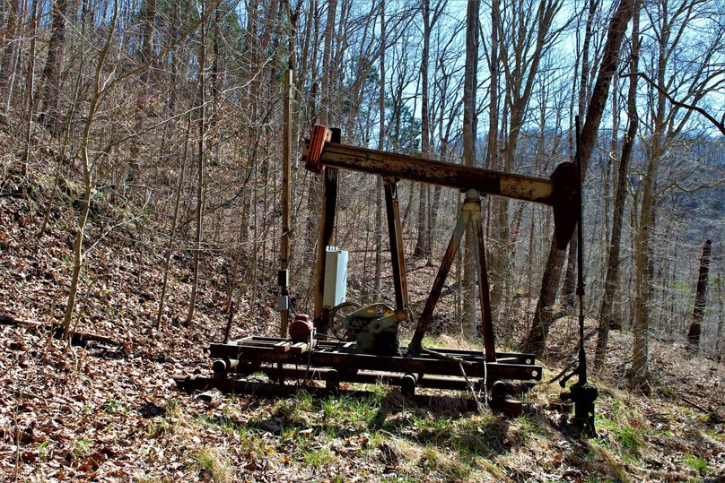 015 another inactive oil well near the east border