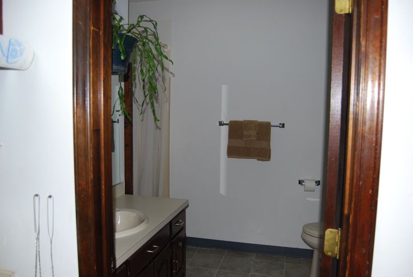 046 guest bathroom