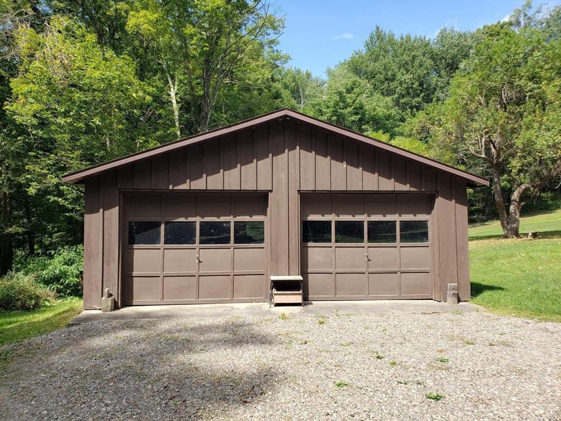 M11. guest house garage