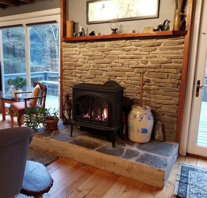 B4a.  main hse gas stove   hearth