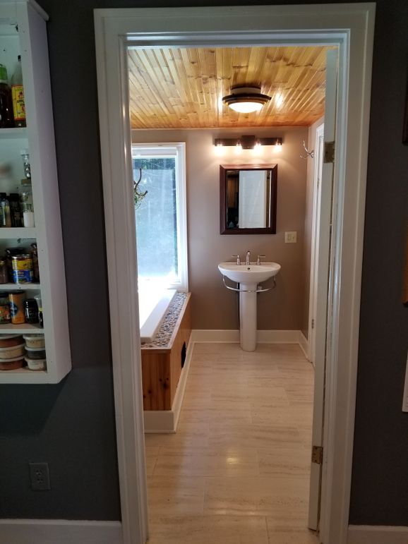 C1 main hse - full bath main floor off of kitchen