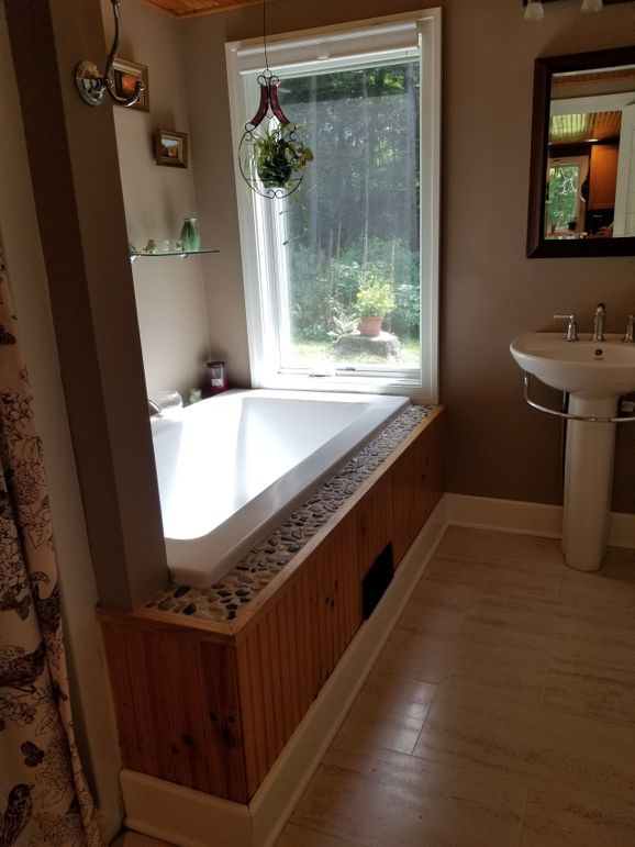 C2 main hse - full bath,soaking tub, laundry off of kitchen