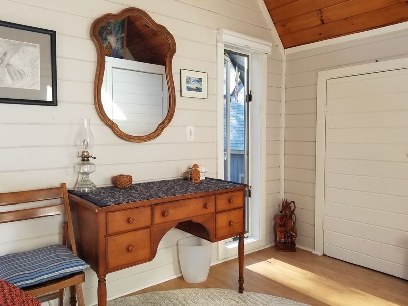 D9 upstairs bedroom 3