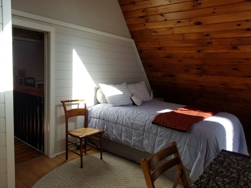 D10 upstairs bedroom 2