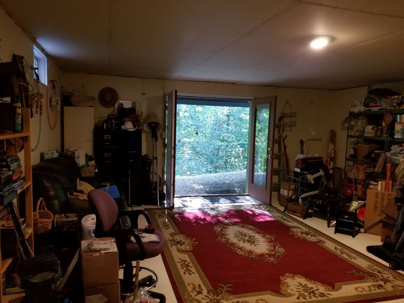 E  main hse basement walk out