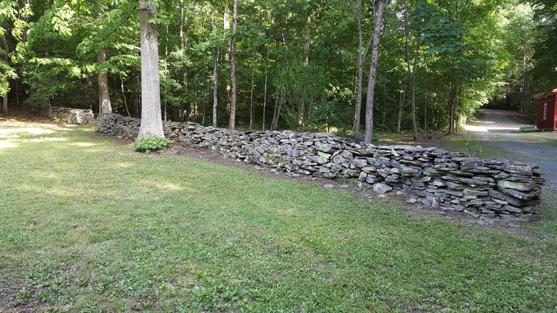 F10 stone wall