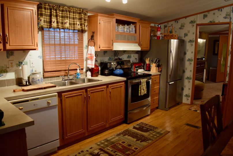05 kitchen with appliances!!-2