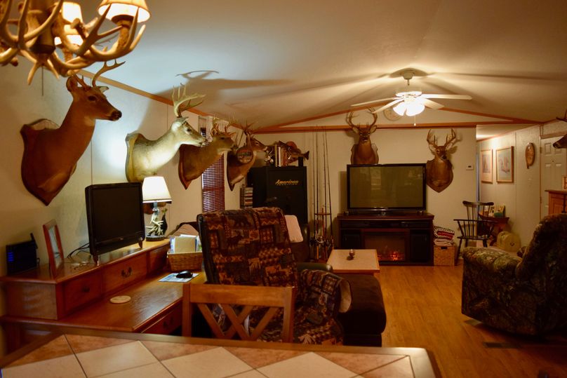 07  dining and living area (deer mounts and gun safe not included)-2