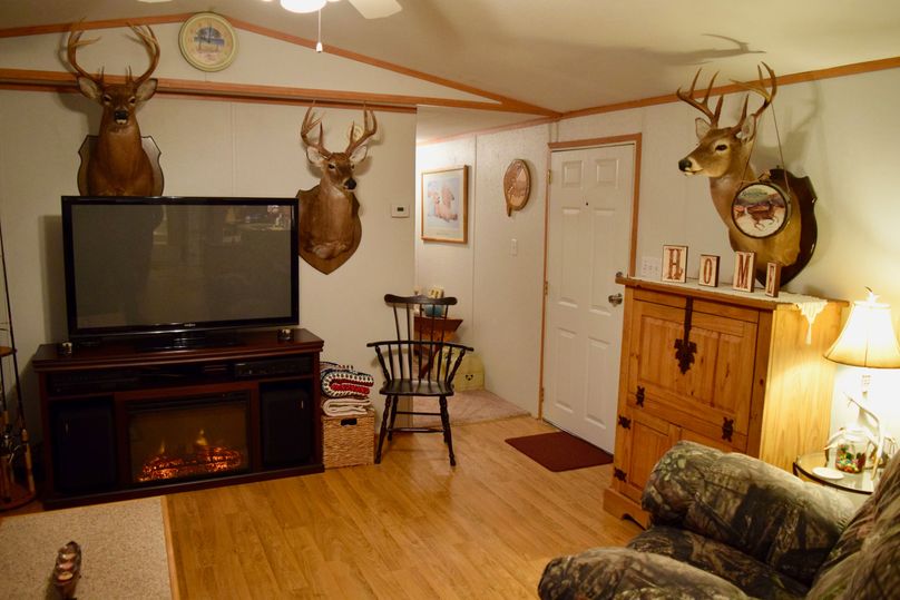 09 front door entrance an hallway-2