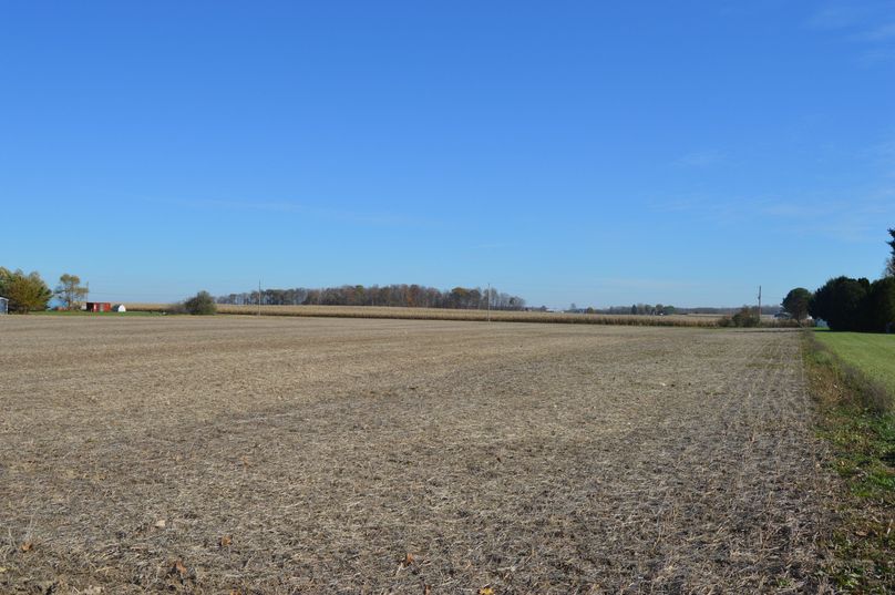 VmlldyBvZiBsb3QgbG9va2luZyBlYXN0