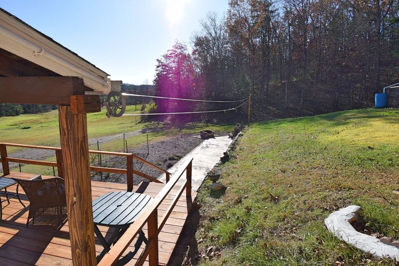 004 dsc 0470 porch side yard final