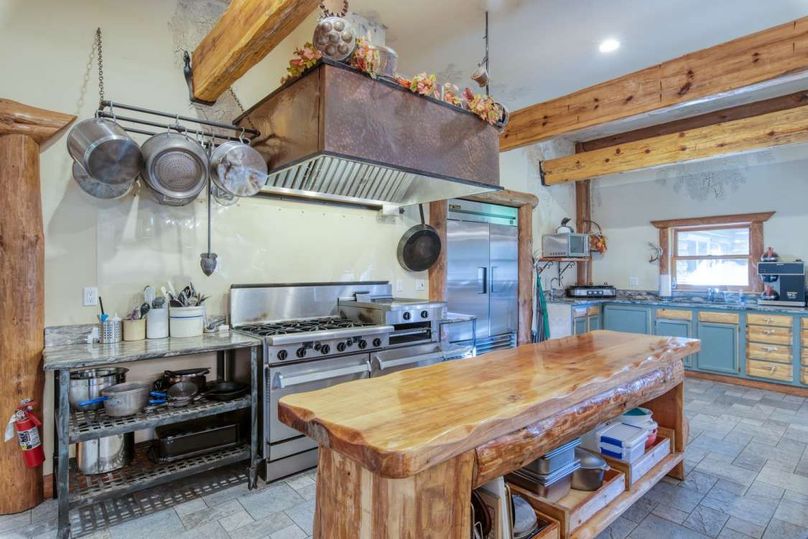 MjggbWFpbiBsb2RnZSBraXRjaGVuIDI=