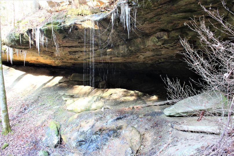 030 huge rock overhang near the big waterfall