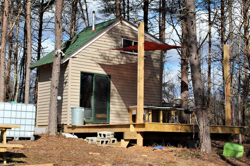 022 close up view of the tiny home included with the property