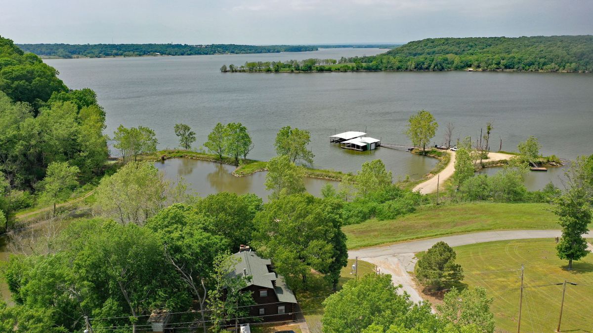 Beautiful Log Cabin On Spavinaw Creek Joining Lake Hudson Whitetail