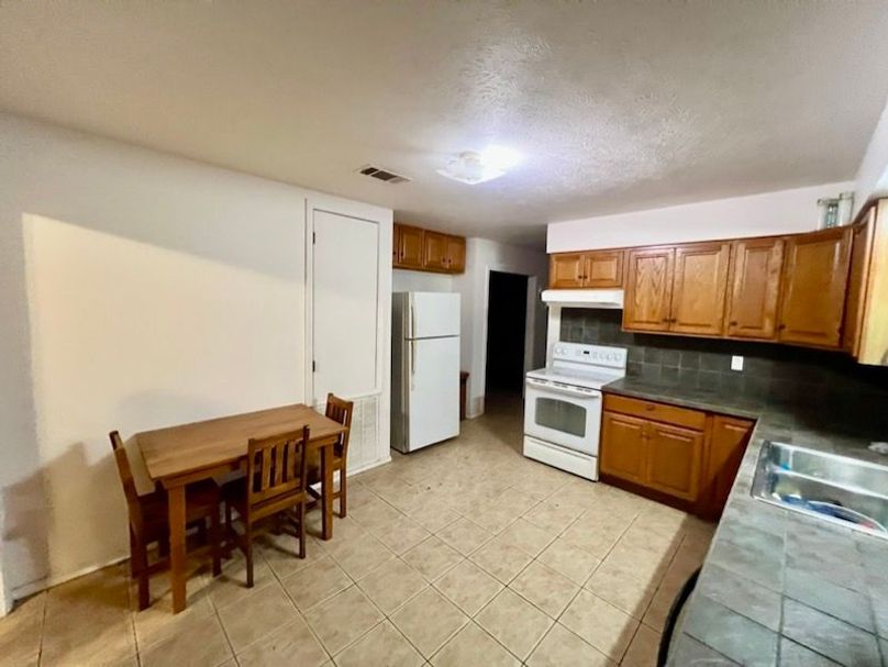 19558E34-D36A-4F6F-997F-E96D3EC4CC1F_1_105_c