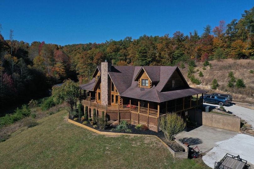 029 nice low elevation view of the log home from the south