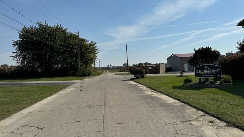 5 - Main Entrance into the property at end of E Monroe St. 