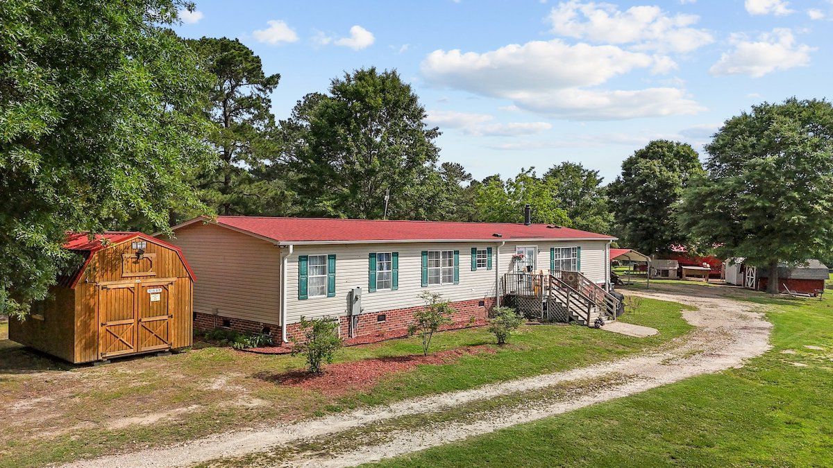 Operating MiniFarm Near Zebulon With Two Homes Whitetail Properties