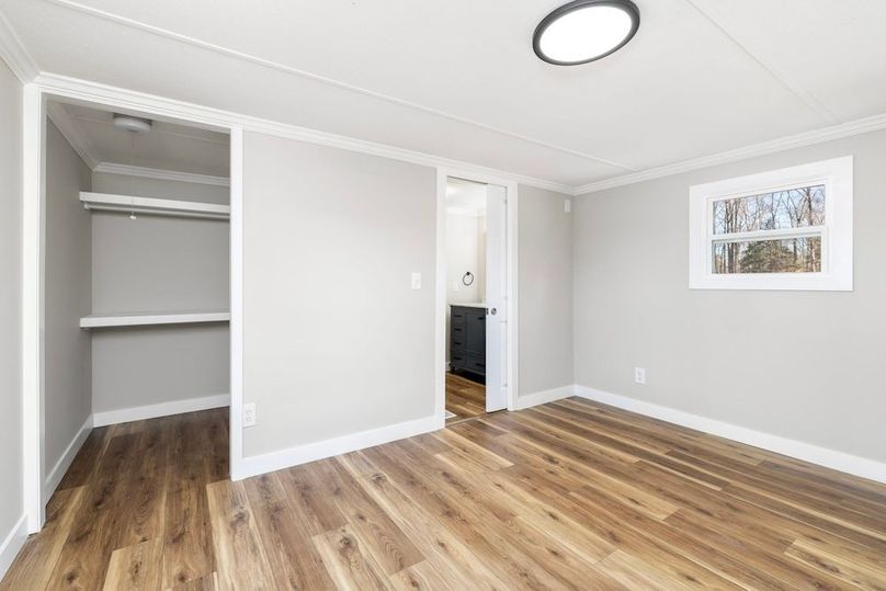 28-16-web-or-mls-870-S-Hill-Rd-16