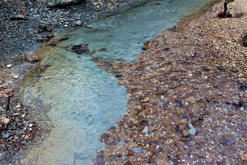 014 fascinating stream pic of quartz pebble mix settled along a blue slate creek bed