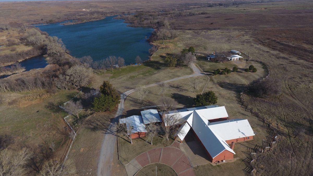 The Lodge At Lake Kiowa In The Panhandle In TX Whitetail Properties