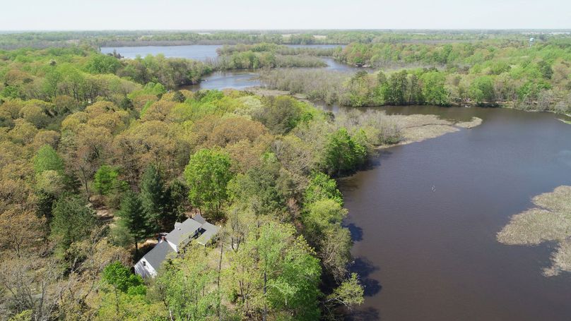 63.44 caroline feature photo 0425