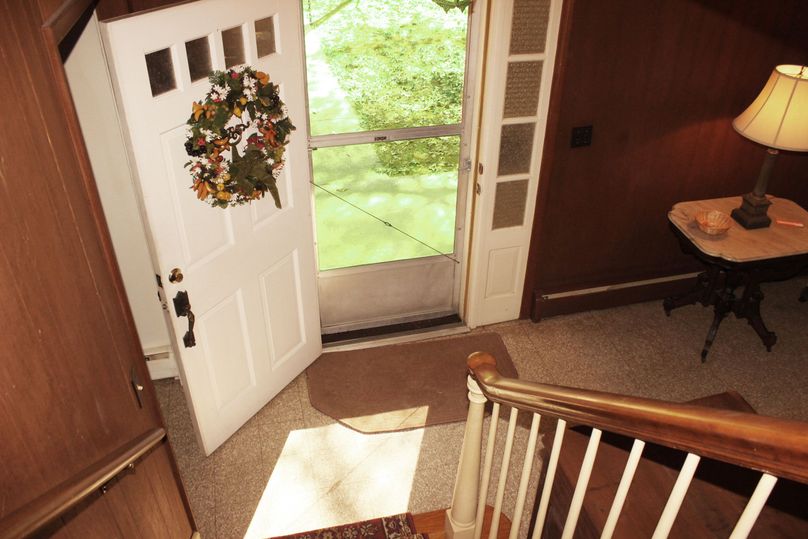 63.44acres carolinecty frontporch stairwell