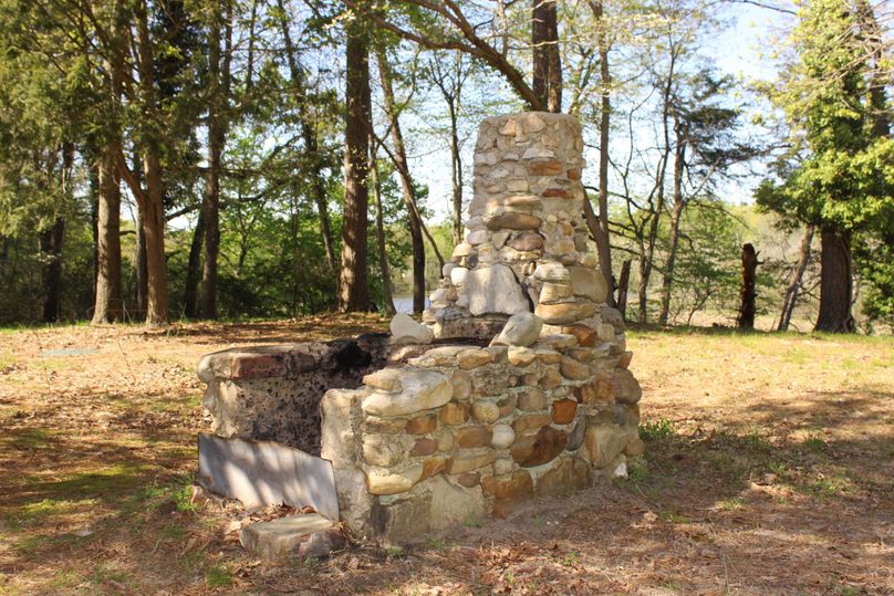 63.44acres carolinecty stonefireplace